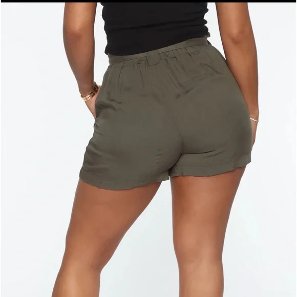 Womens Green paper bag shorts large - Picture 3 of 5